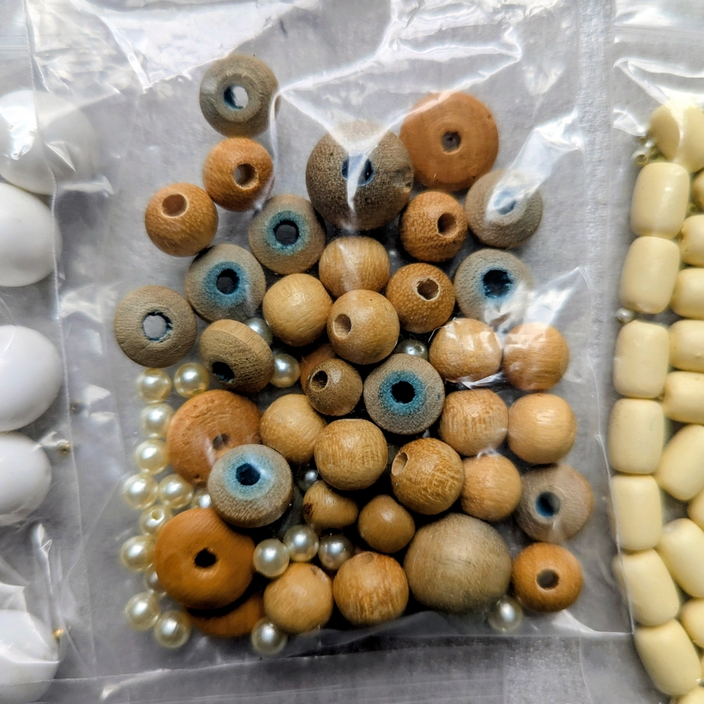 Colorful Bead Collection for Crafting - Picture 15 of 15